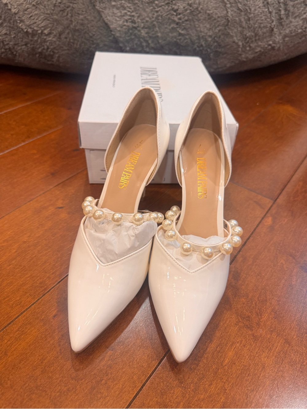 Brand New Pearl-Embellished Pointed Toe Heels Size 7 in White